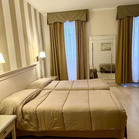 Hotel Bristol ตรีเอสเต ภายนอก รูปภาพ