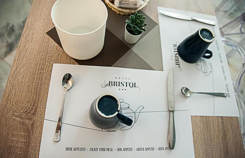 Hotel Bristol ตรีเอสเต ภายนอก รูปภาพ