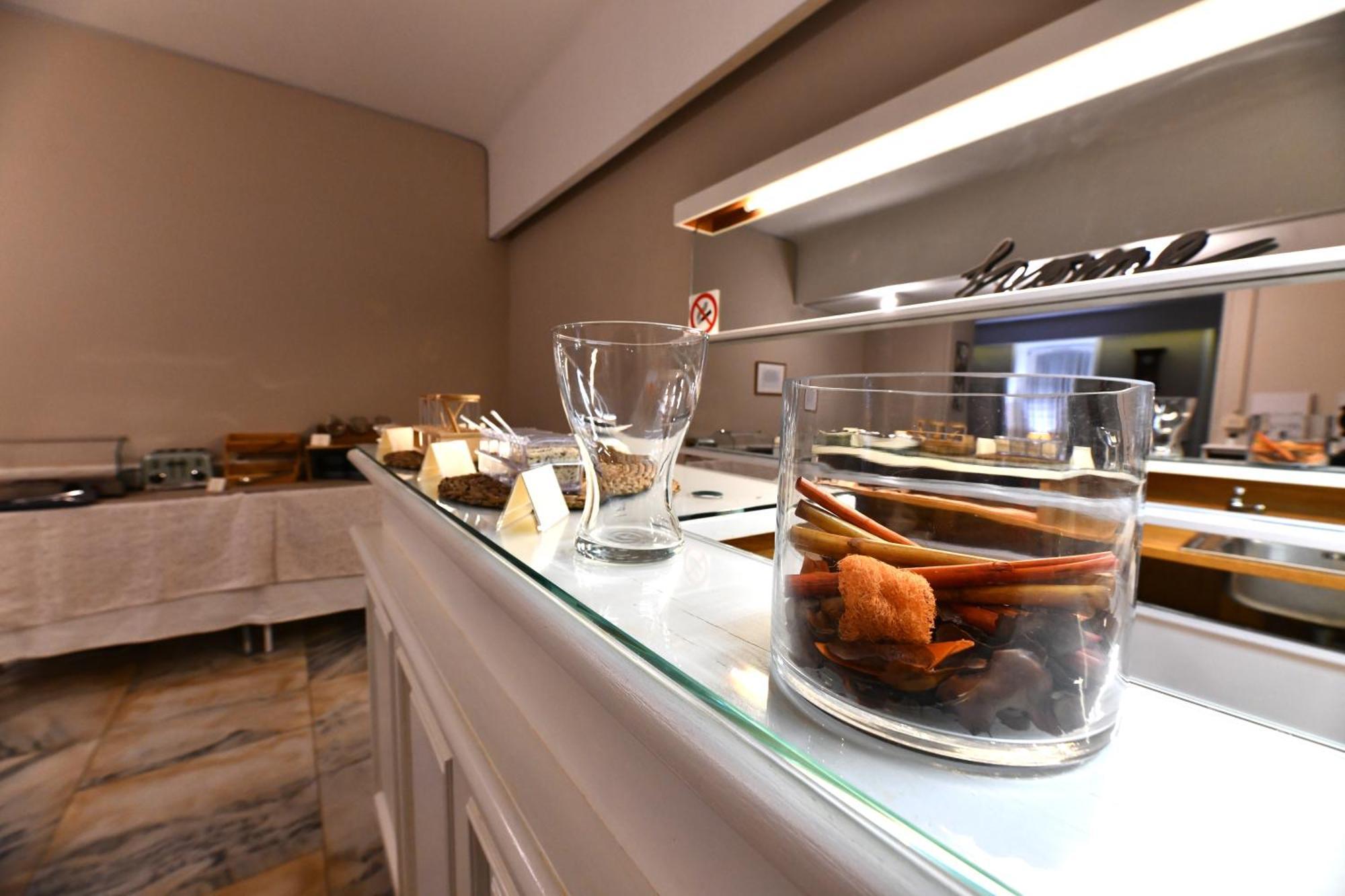Hotel Bristol ตรีเอสเต ภายนอก รูปภาพ