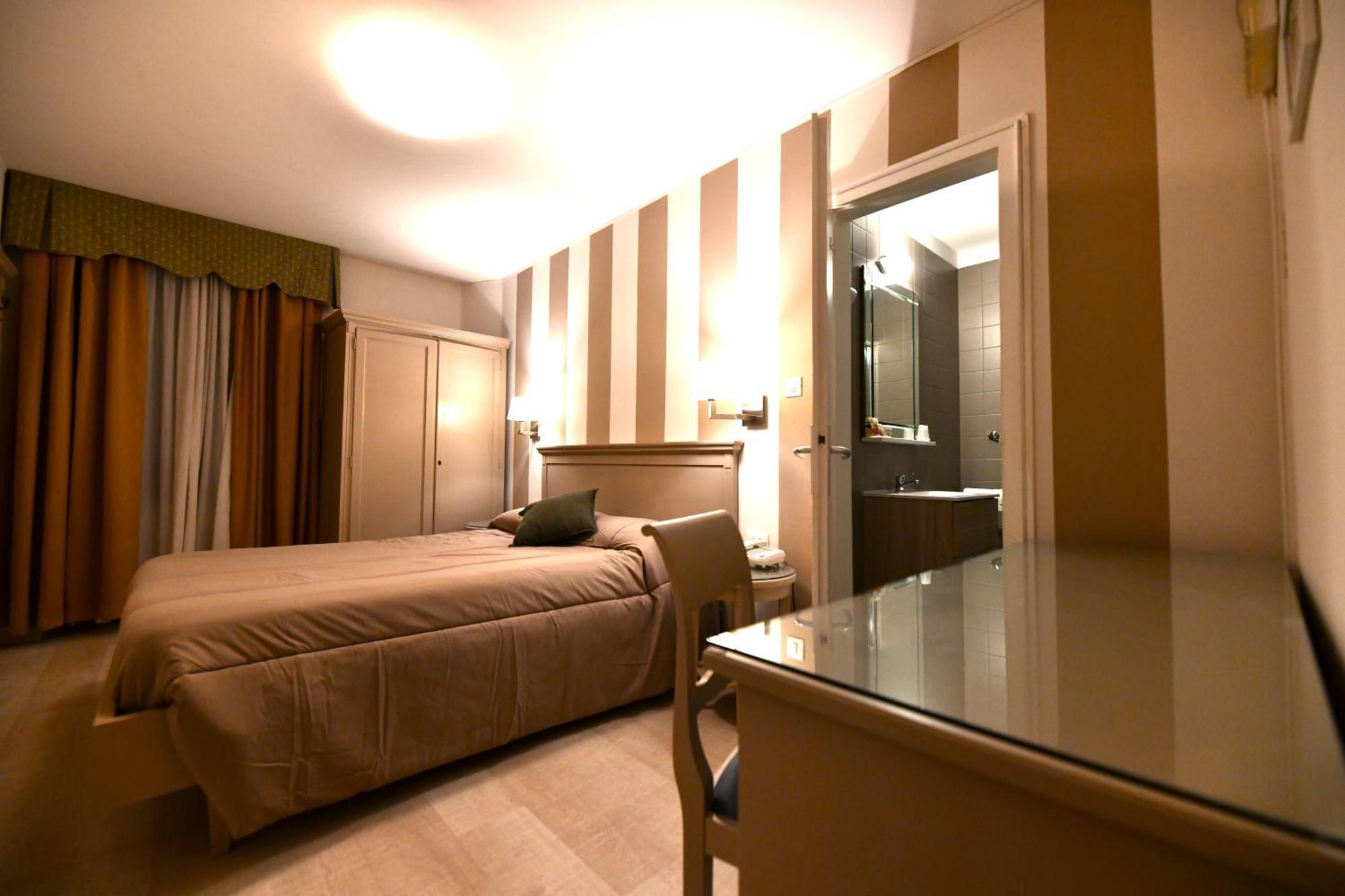 Hotel Bristol ตรีเอสเต ภายนอก รูปภาพ