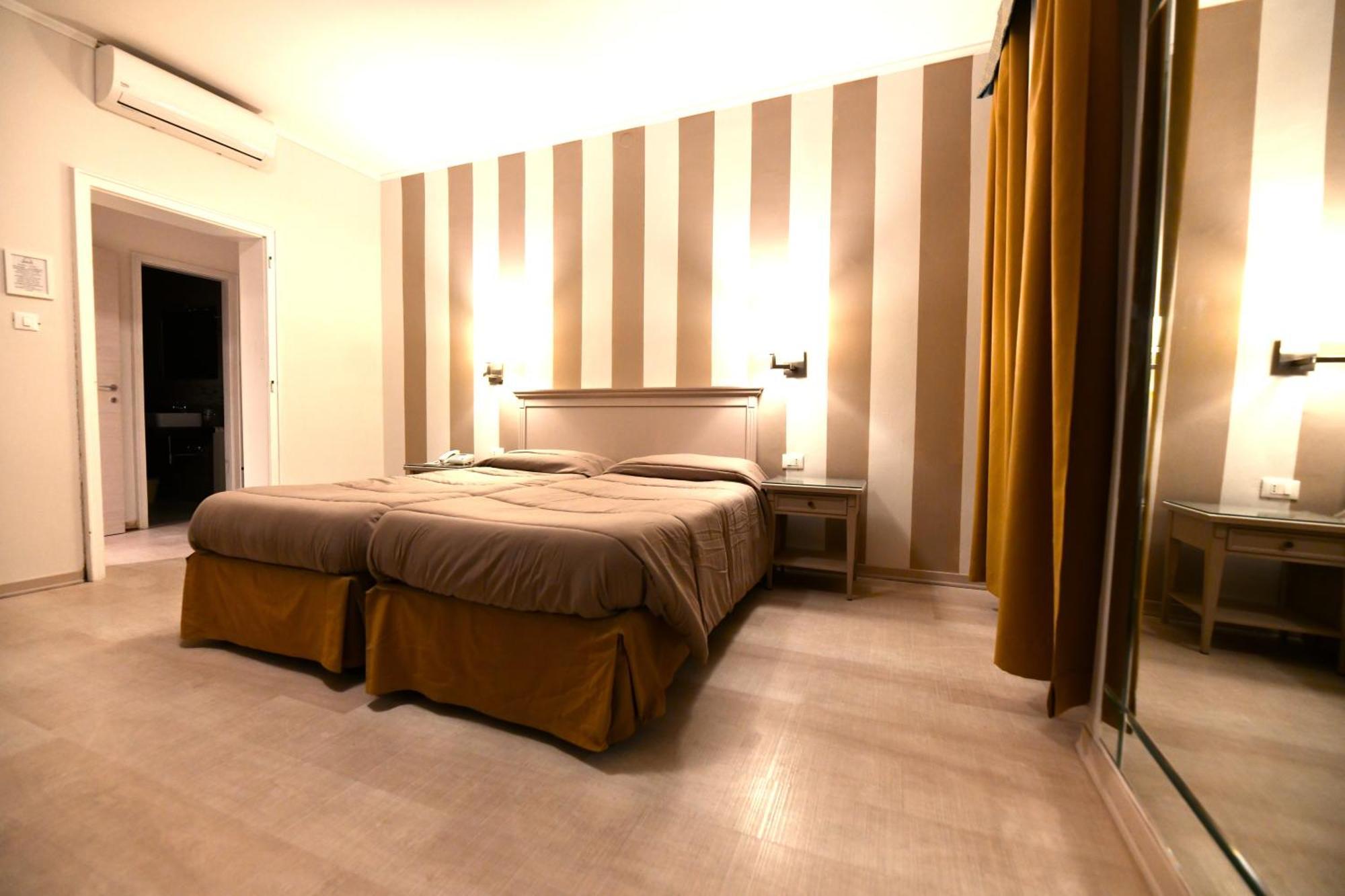 Hotel Bristol ตรีเอสเต ภายนอก รูปภาพ