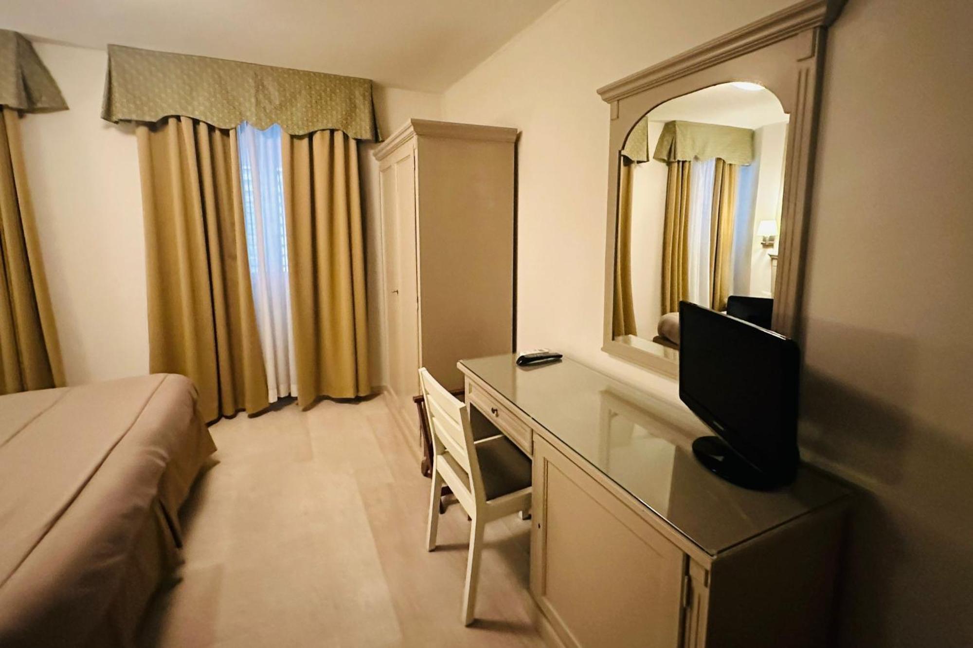 Hotel Bristol ตรีเอสเต ภายนอก รูปภาพ