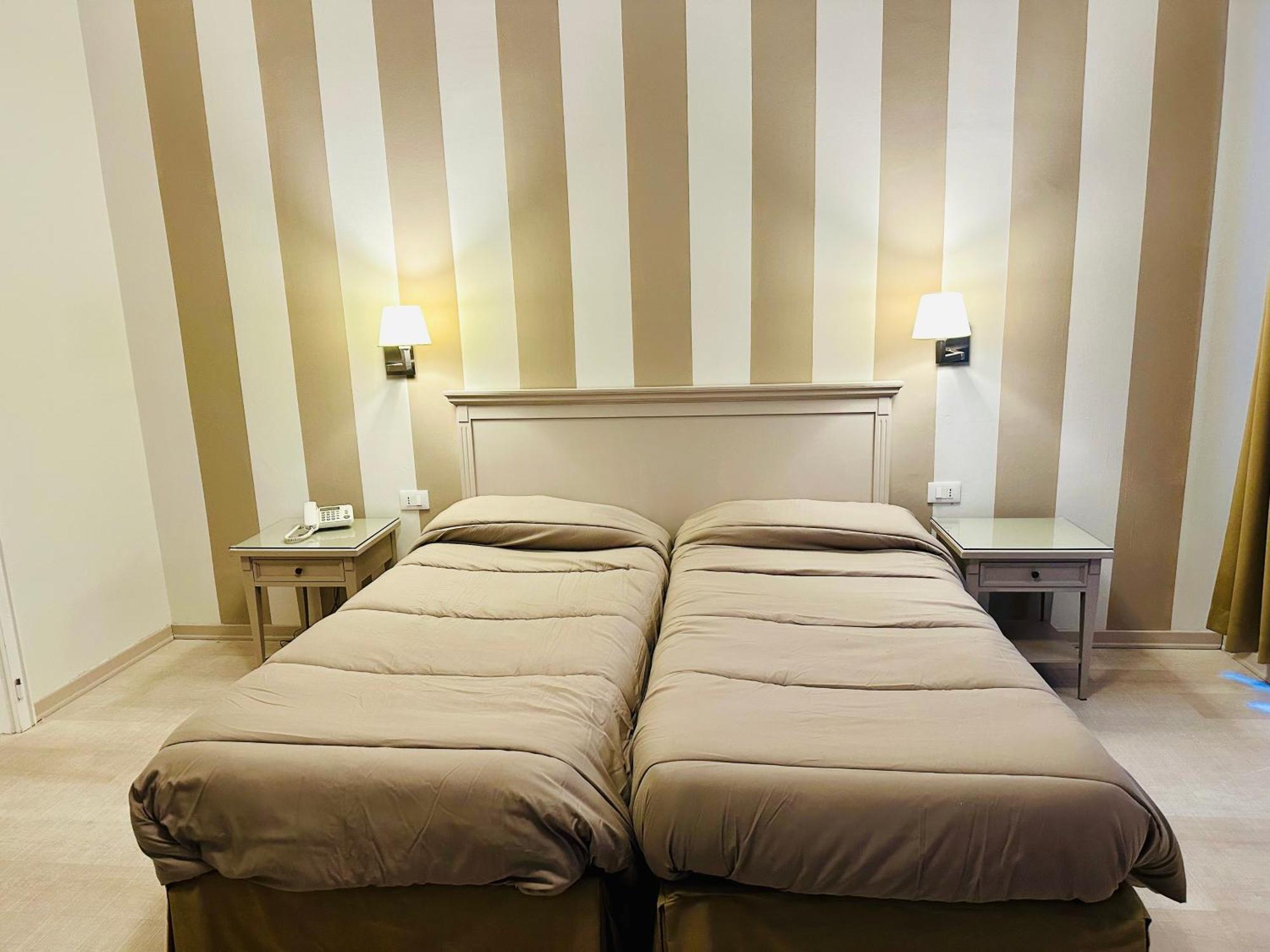 Hotel Bristol ตรีเอสเต ภายนอก รูปภาพ
