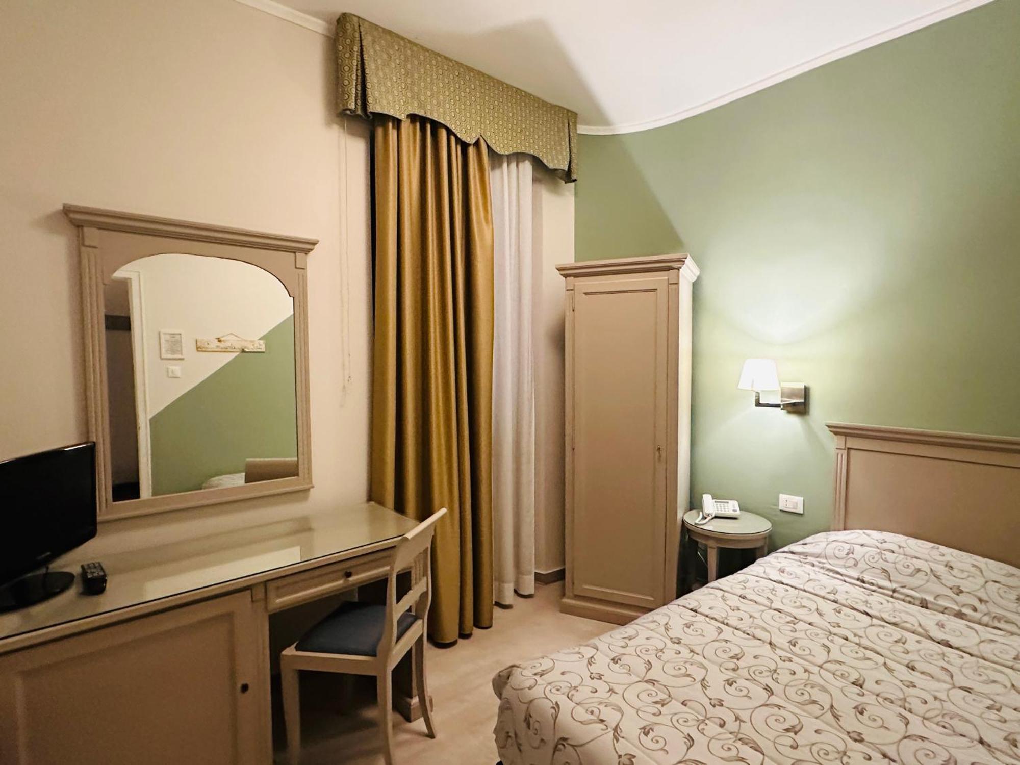 Hotel Bristol ตรีเอสเต ภายนอก รูปภาพ