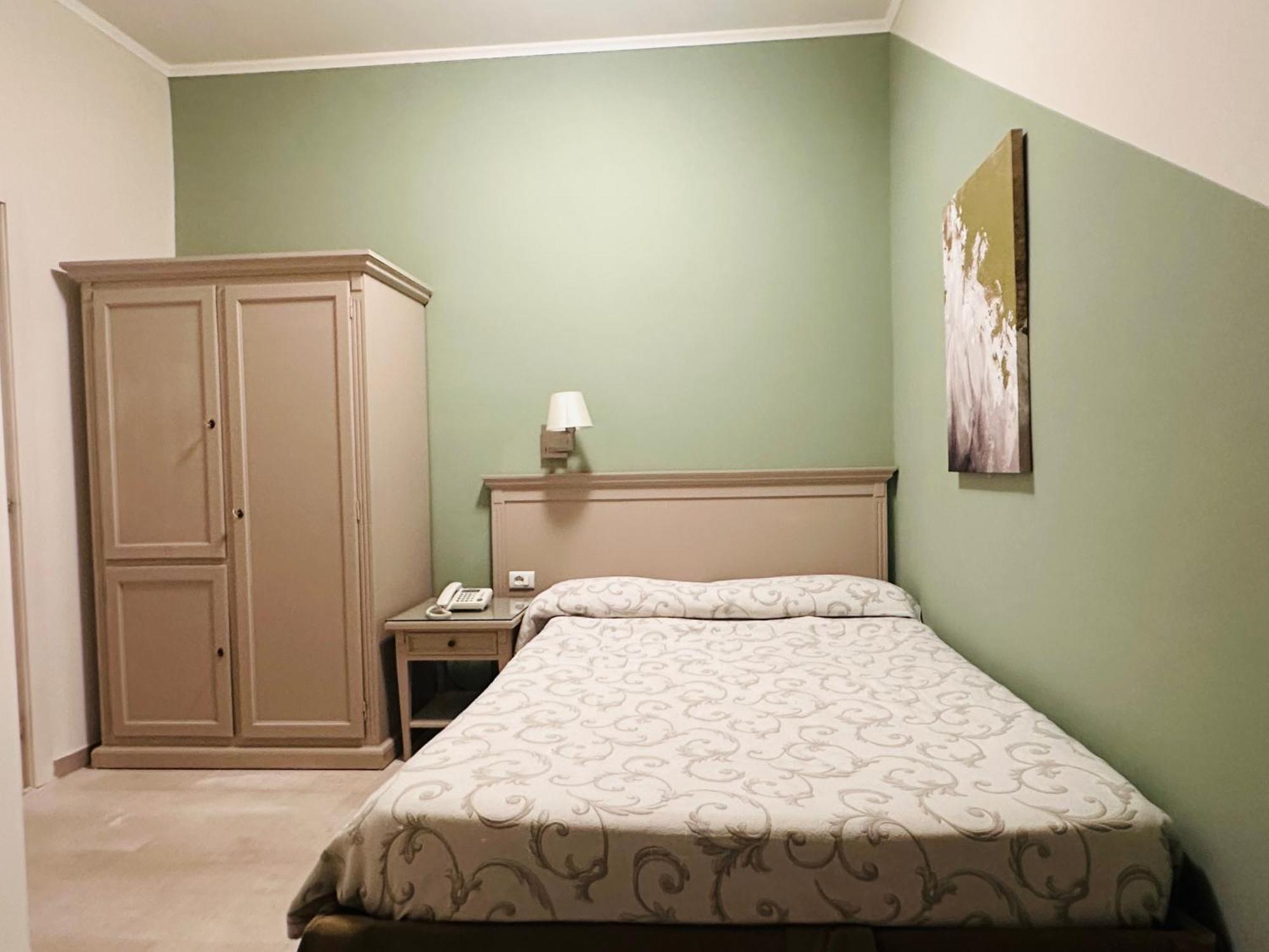 Hotel Bristol ตรีเอสเต ภายนอก รูปภาพ