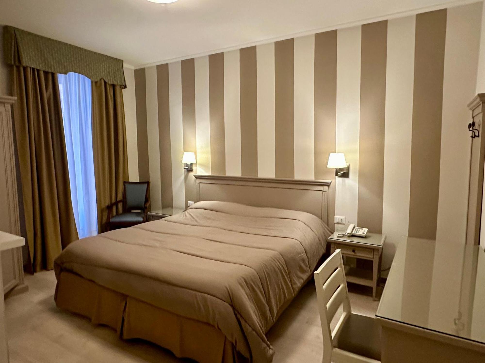 Hotel Bristol ตรีเอสเต ภายนอก รูปภาพ
