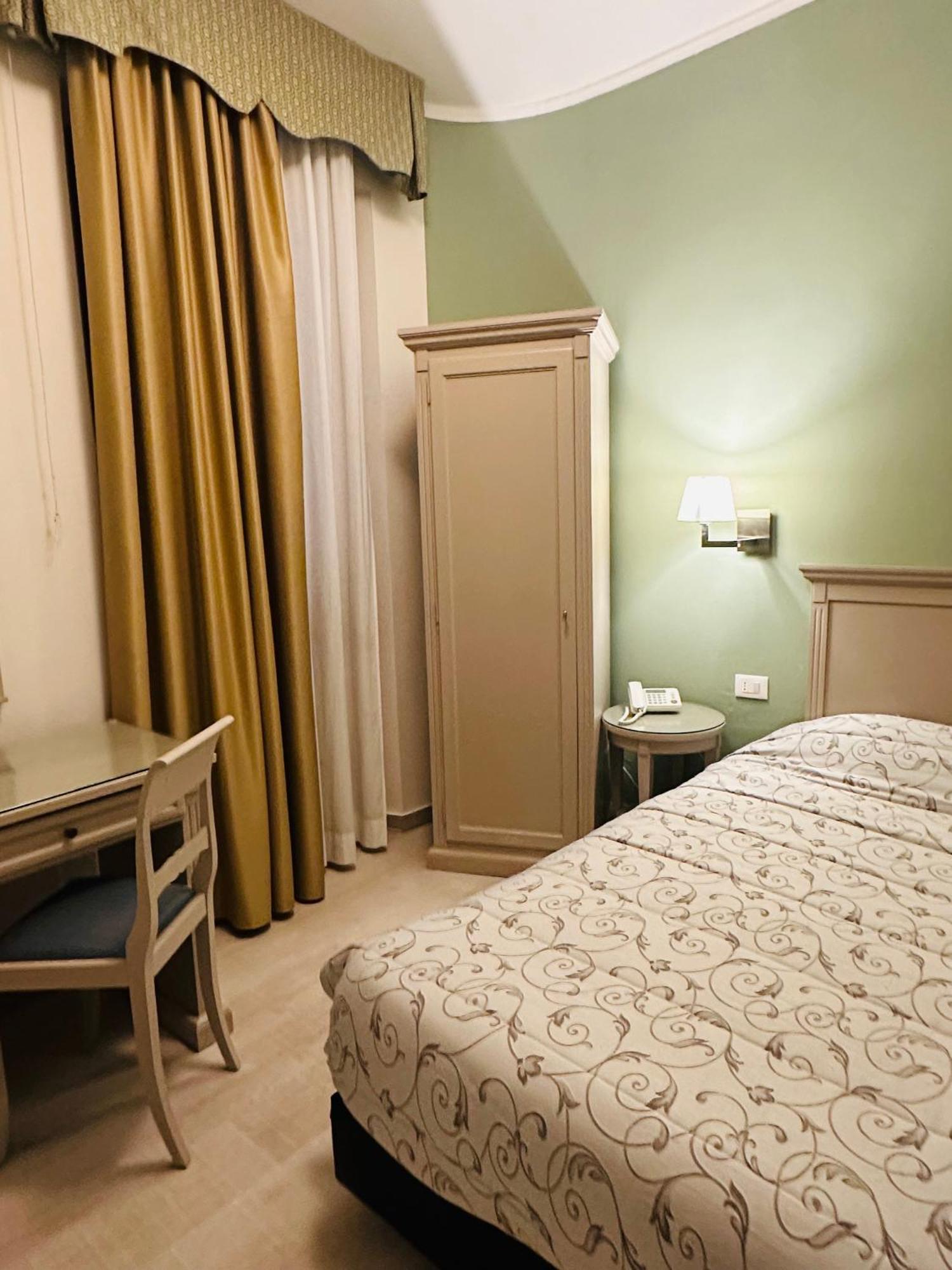 Hotel Bristol ตรีเอสเต ภายนอก รูปภาพ